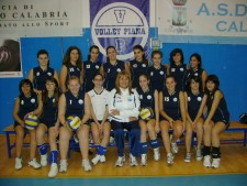 vily borisova con le ragazze della volley piana