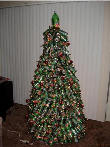 Idee Di Natale.Cinquefrondi Alberi Di Natale In Piazza Addobbati Grazie Al Riciclo Edicola Di Pinuccio