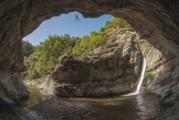 Cascata pietra cappa